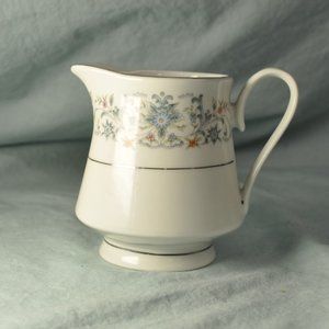 vintage 1986 China Pearl 8 oz creamer pitcher  (221w)